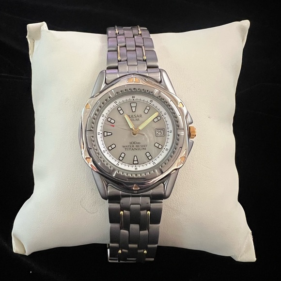 Seiko Pulsar Rare Collector’s Solar Titanium, Date, Water Resistant 100 M Watch - Picture 3 of 9